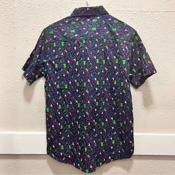 Monument Navy Christmas Tree Holiday Short Sleeve Button Front Shirt NWT M - Picture 3 of 3